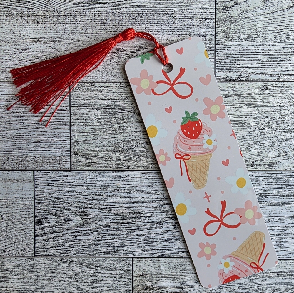 🍦 Strawberry Ice Cream Metal Bookmark – Cute Gift for Dessert & Summer Lovers